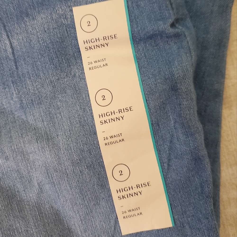 Universal Thread | Women's Light-Blue Washed Deni… - image 3